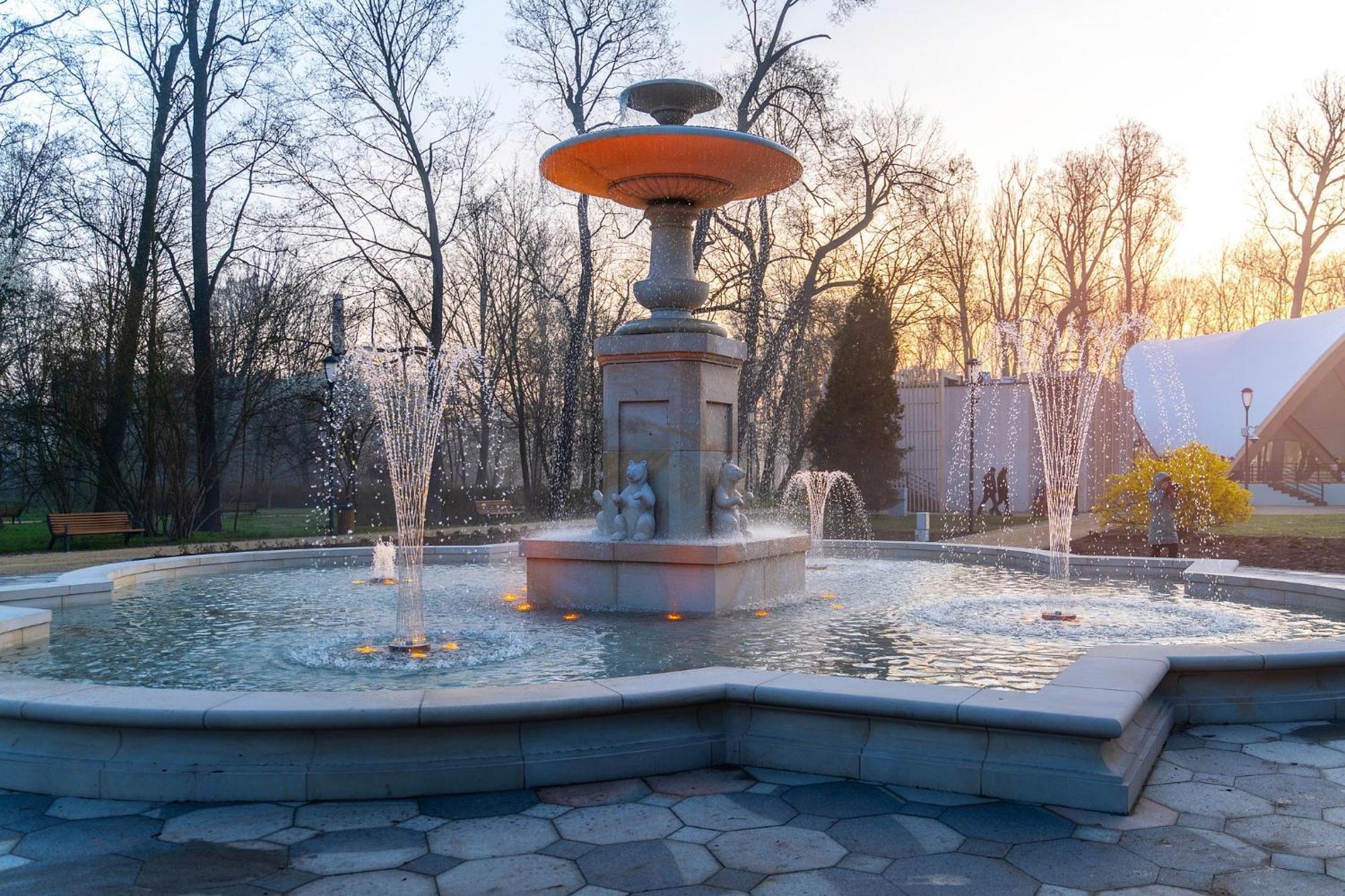 Europa22 "Apartament Delux" Z Wanna - Centrum Miasta Z Widokiem Na Staw Z Fontannami Tomaszów Mazowiecki Exterior foto